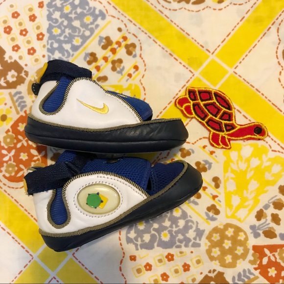 Vintage Nike (play) Size 4 Slip-on Shoes - Picture 1 of 5